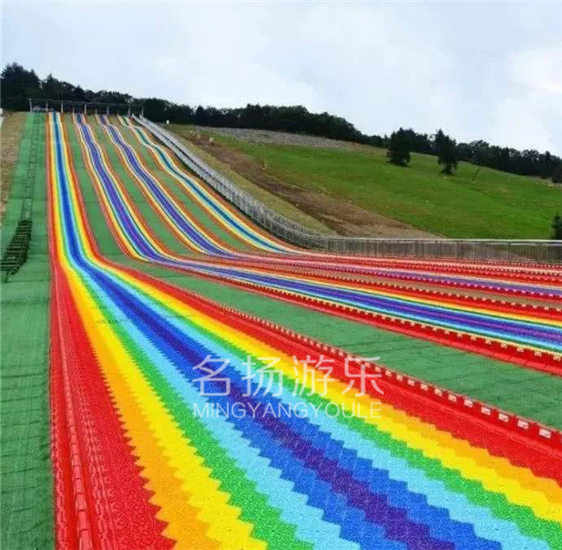 七彩滑道這兩年來(lái)越來(lái)越火，為什么呢?