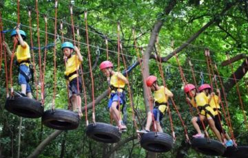 戶外大型游樂設(shè)備怎么選擇？非標(biāo)無動力游樂設(shè)備有什么好處？