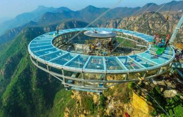 玻璃觀景臺的造價是多少？聽聽專業(yè)游樂設(shè)備廠家怎么說