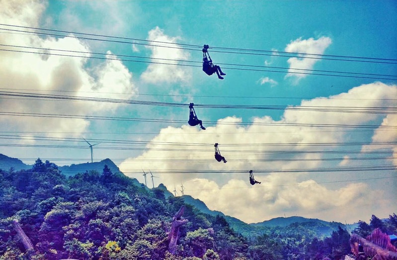 景區(qū)空中滑索項(xiàng)目：來(lái)自大自然的挑戰(zhàn)！