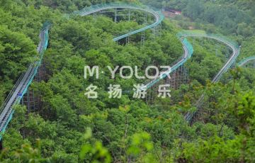 山地滑道游樂項(xiàng)目升級(jí) 單軌滑車架設(shè)草原景區(qū)不破壞生態(tài)